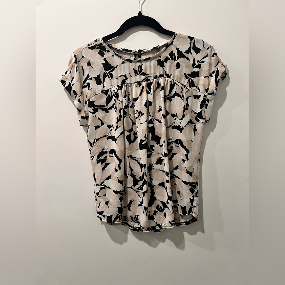 LOFT Black Cream Floral Cap-Sleeve Blouse XXS Lightweight - Picture 2 of 10
